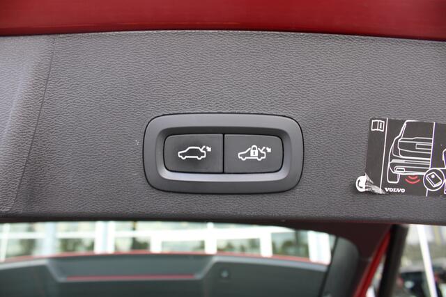 Volvo XC40 T4 211PK Automaat Recharge Inscription Expression | Trekhaak | AppleCarplay | PDC + Camera | El. Achterklep | 18" LMV | Climate Control |