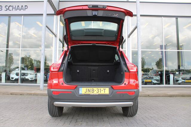 Volvo XC40 T4 211PK Automaat Recharge Inscription Expression | Trekhaak | AppleCarplay | PDC + Camera | El. Achterklep | 18" LMV | Climate Control |