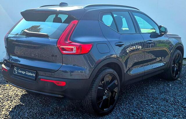 Volvo XC40 2.0 B3 Plus Black Edition MY 2026 - 20" Wielen - Adaptive Cruise Control - Harman Kardon Audio - Climate - R7C0 Interieur - Camera achter - PDC voor en achter - Power seats links met memory - Two Tone