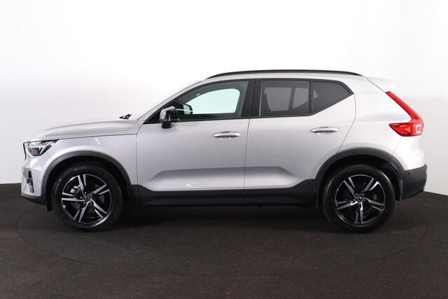 Volvo XC40 B3 Plus Dark - IntelliSafe Assist & Surround - 360º Camera - Harman/Kardon audio - Verwarmde voorstoelen, stuur & achterbank - Parkeersensoren voor & achter - Elektr. bedienb. voorstoelen met geheugen links - Draadloze tel. lader - Standkachel - Extra get