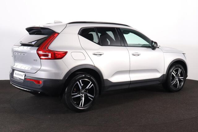 Volvo XC40 B3 Plus Dark - IntelliSafe Assist & Surround - 360º Camera - Harman/Kardon audio - Verwarmde voorstoelen, stuur & achterbank - Parkeersensoren voor & achter - Elektr. bedienb. voorstoelen met geheugen links - Draadloze tel. lader - Standkachel - Extra get
