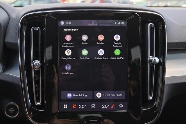 Volvo XC40 B3 Plus Dark - IntelliSafe Assist & Surround - 360º Camera - Harman/Kardon audio - Verwarmde voorstoelen, stuur & achterbank - Parkeersensoren voor & achter - Elektr. bedienb. voorstoelen met geheugen links - Draadloze tel. lader - Standkachel - Extra get