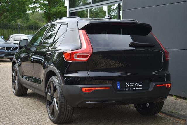 Volvo XC40 B4 Plus Black Edition | Panoramisch Schuif-/Kanteldak | 360 Graden Camera | Google Navigatie | Harman Kardon Premium Sound | Elektrische voorstoelen | Keyless | BLIS | Adaptieve Cruise Control | Pilot Assist | 20 inch Lichtmetalen Velgen | Elektrische Ach