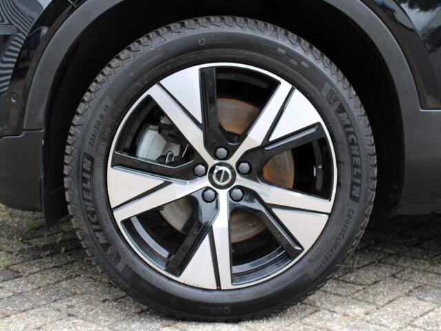 Volvo XC40 Recharge Pro Automaat / Privacy Glass / 360* camera / All season banden