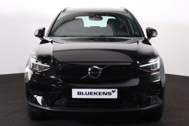 Volvo XC40 Recharge Plus 70 kWh - IntelliSafe Assist & Surround - Parkeercamera achter - Verwarmde voorstoelen & stuur - Parkeersensoren voor & achter - Draadloze tel. lader - Warmtepomp - 20' LMV