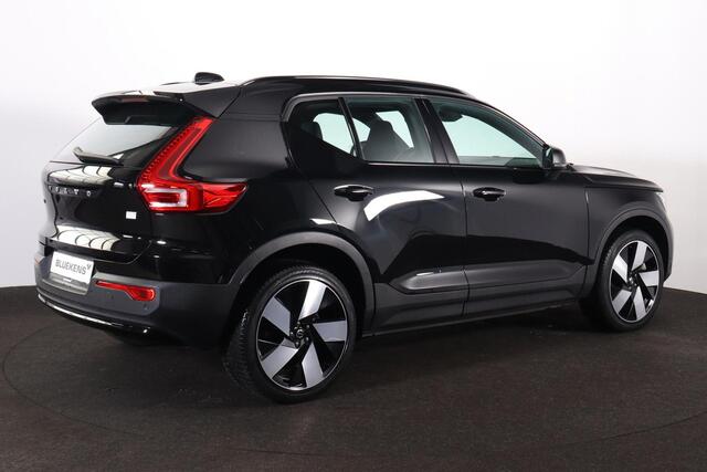 Volvo XC40 Recharge Plus 70 kWh - IntelliSafe Assist & Surround - Parkeercamera achter - Verwarmde voorstoelen & stuur - Parkeersensoren voor & achter - Draadloze tel. lader - Warmtepomp - 20' LMV