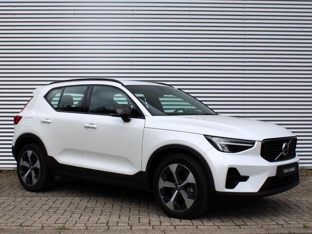 Volvo XC40 2.0 B4 Plus Dark Automaat / All Seasonbanden / Verwarmd voorruit / Trekhaak / Google Navigatie