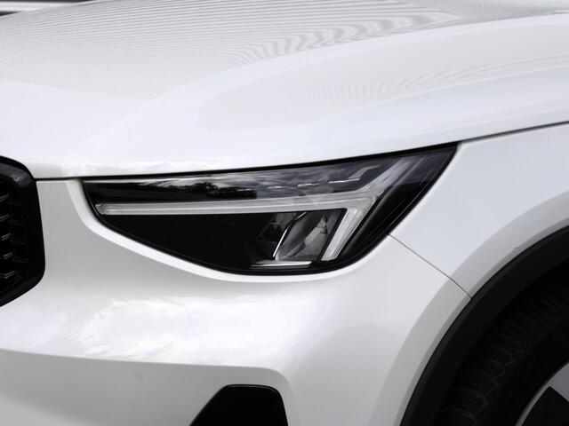 Volvo XC40 2.0 B4 Plus Dark Automaat / All Seasonbanden / Verwarmd voorruit / Trekhaak / Google Navigatie