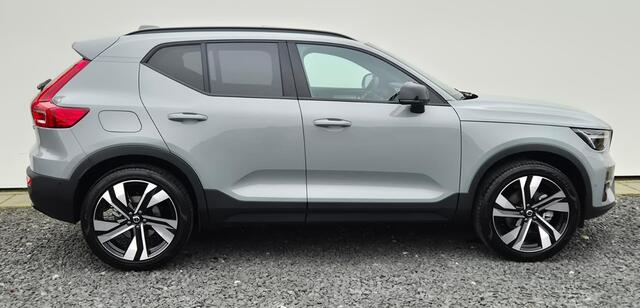 Volvo XC40 2.0 B3 ULTRA Dark Panorama Dak - MY 2026 - 20" Wielen - Lighting pack - Lounge-pakket - Harman Kardon Audio - 360 Camera - Climate - Privacy Glass - R980 Interieur - voorruit verwarming - Power seats met memory