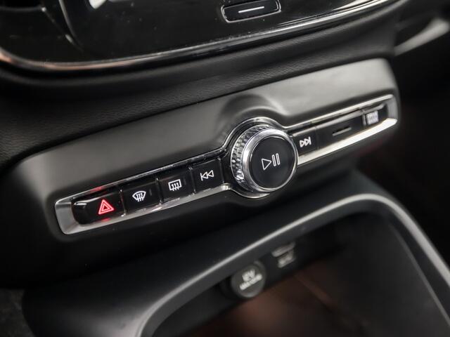 Volvo XC40 1.5 T4 Recharge Inscription 211Pk Automaat (APPLE CARPLAY, GROOT NAVI, STUUR/STOELVERWARMING, LEDER, SPORTSTOELEN, CAMERA, GETINT GLAS, KEYLESS, ELEK ACHTERKLEP, NIEUWSTAAT)