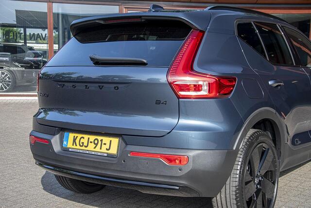 Volvo XC40 2.0 B4 PLUS BLACK EDITION