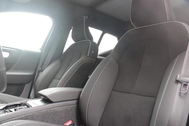 Volvo XC40 2.0 B4 197PK PLUS BLACK EDITION PANORAMISCH SCHUIF/KANTELDAK | LIGHTING PACK - MATRIX LED KOPLAMPEN MET REINIGINGSINSTALLATIE EN MISTLAMPEN | PREMIUM AUDIO BY HARMAN KARDON | APPLE CARPLAY/ANDROID AUTO | DRAADLOZE TELEFOONLADER | LICHTMETALEN VELGEN 20''