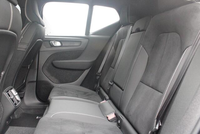 Volvo XC40 2.0 B4 197PK PLUS BLACK EDITION PANORAMISCH SCHUIF/KANTELDAK | LIGHTING PACK - MATRIX LED KOPLAMPEN MET REINIGINGSINSTALLATIE EN MISTLAMPEN | PREMIUM AUDIO BY HARMAN KARDON | APPLE CARPLAY/ANDROID AUTO | DRAADLOZE TELEFOONLADER | LICHTMETALEN VELGEN 20''