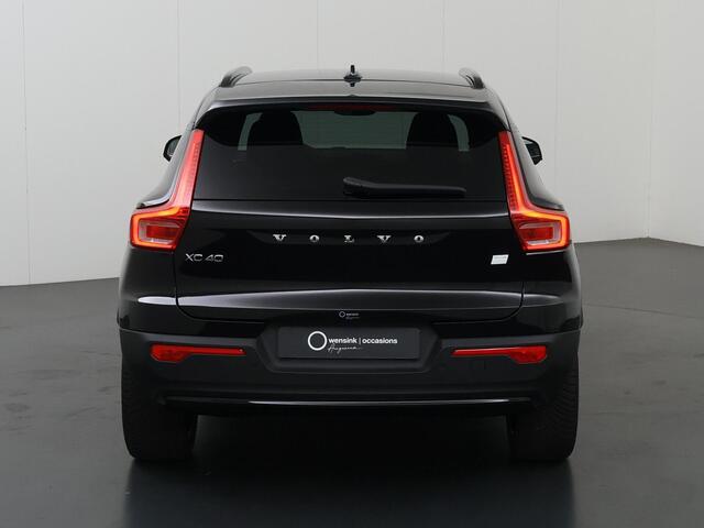 Volvo XC40 Recharge Core | Navigatie | Stoelverwarming | Stuurwielverwarming | Achteruitrijcamera | Apple Carplay/Android Auto |