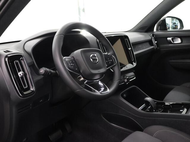 Volvo XC40 Recharge Core | Navigatie | Stoelverwarming | Stuurwielverwarming | Achteruitrijcamera | Apple Carplay/Android Auto |