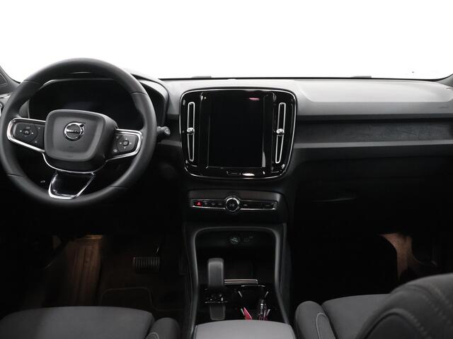 Volvo XC40 Recharge Core | Navigatie | Stoelverwarming | Stuurwielverwarming | Achteruitrijcamera | Apple Carplay/Android Auto |
