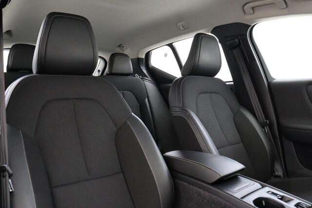 Volvo XC40 T3 AUT. MOMENTUM PRO -CAMERA|CRUISE|ELEK.ACHTERKLEP|TREKHAAK|18"