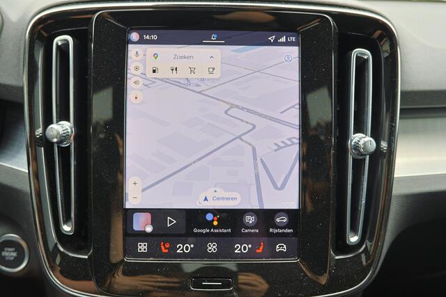 Volvo XC40 B3 Ultra Dark - Panorama/schuifdak - IntelliSafe Assist & Surround - 360º Camera - Harman/Kardon audio - Verwarmde voorstoelen & stuur - Parkeersensoren voor & achter - Elektr. bedienb. voorstoelen met geheugen links - Draadloze tel. lader - Standkachel -