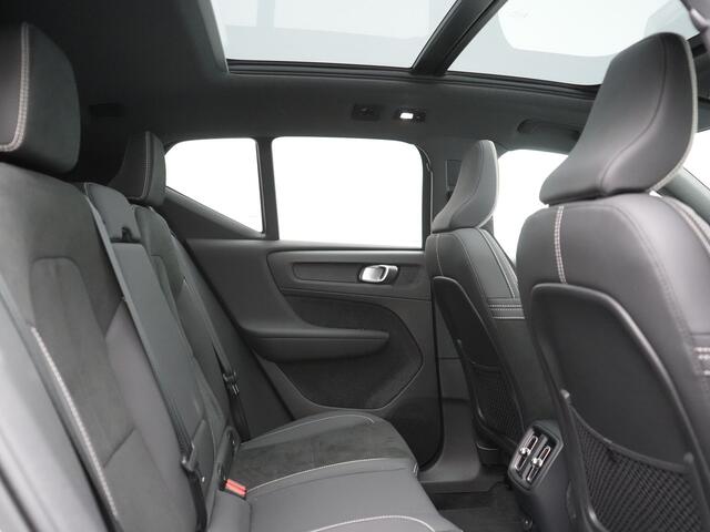 Volvo XC40 Recharge Ultimate 69 kWh 231pk Dealer O.H. | Panodak | Adaptive Cruise | Warmtepomp | 360 Camera | Harman / Kardon | Alcantara Sportstoelen Memory & Verwarmd | Stuur Verwarmd | Keyless | Blis | Apple Carplay | Google Assistent |