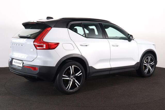 Volvo XC40 T5 Recharge R-Design - Panorama/schuifdak - IntelliSafe Assist & Surround - 360º Camera - Harman/Kardon audio - Parkeersensoren voor & achter - Inklapbare trekhaak - 19' LMV
