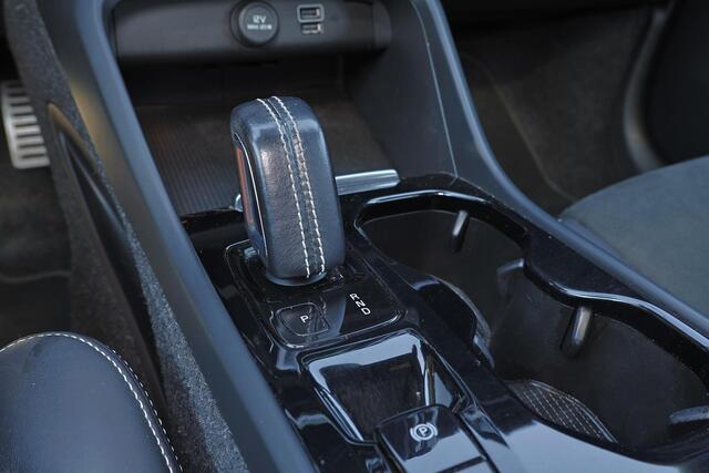 Volvo XC40 T5 Recharge R-Design - Panorama/schuifdak - IntelliSafe Assist & Surround - 360º Camera - Harman/Kardon audio - Parkeersensoren voor & achter - Inklapbare trekhaak - 19' LMV