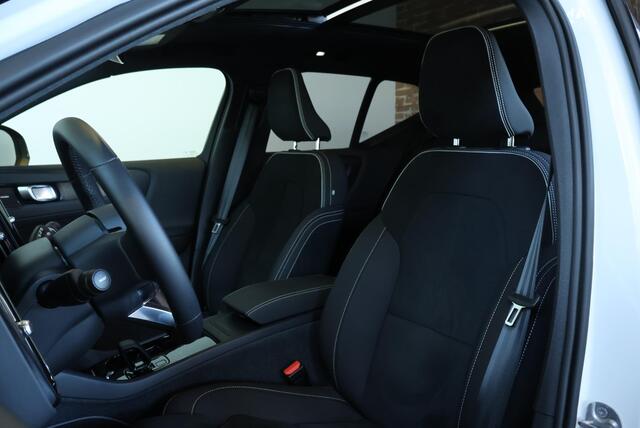 Volvo XC40 Single Motor Extended Range Ultimate 82 kWh | Panoramadak | 20'' Lichtmetalen velgen | 360° Parkeercamera | Parkeersensoren voor + achter | Google infotainment | Stoelverwarming | Electrische bedienbare voorstoelen met geheugen