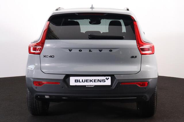 Volvo XC40 B3 Plus Black Edition - Panorama/schuifdak - IntelliSafe Assist & Surround - 360º Camera - Harman/Kardon audio - Verwarmde voorstoelen & stuur - Parkeersensoren voor & achter - Elektr. bedienb. voorstoelen met geheugen links - Draadloze tel. lader - Stand