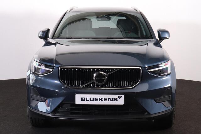 Volvo XC40 B3 Core Bright - IntelliSafe Assist & Surround - Parkeercamera achter - Verwarmde voorstoelen & stuur - Parkeersensoren voor & achter - Extra getint glas - 18' LMV