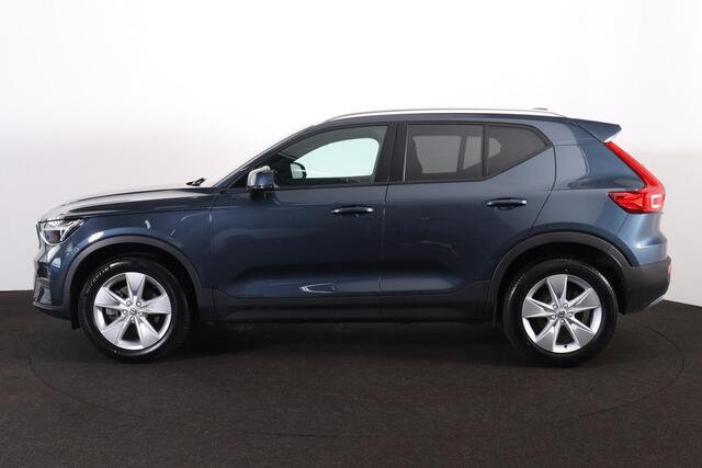 Volvo XC40 B3 Core Bright - IntelliSafe Assist & Surround - Parkeercamera achter - Verwarmde voorstoelen & stuur - Parkeersensoren voor & achter - Extra getint glas - 18' LMV