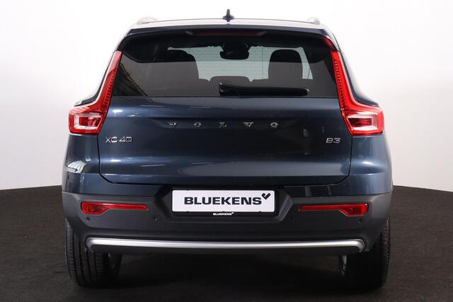 Volvo XC40 B3 Core Bright - IntelliSafe Assist & Surround - Parkeercamera achter - Verwarmde voorstoelen & stuur - Parkeersensoren voor & achter - Extra getint glas - 18' LMV
