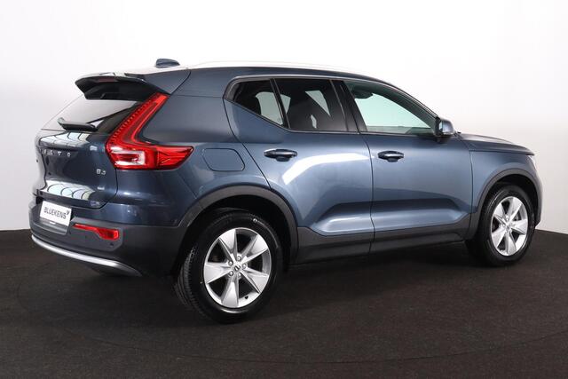 Volvo XC40 B3 Core Bright - IntelliSafe Assist & Surround - Parkeercamera achter - Verwarmde voorstoelen & stuur - Parkeersensoren voor & achter - Extra getint glas - 18' LMV