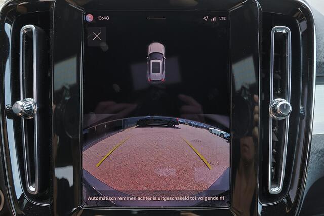 Volvo XC40 B3 Core Bright - IntelliSafe Assist & Surround - Parkeercamera achter - Verwarmde voorstoelen & stuur - Parkeersensoren voor & achter - Extra getint glas - 18' LMV