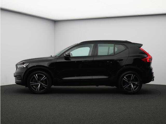 Volvo XC40 T5 262PK Plug in Hybrid R-Design / Trekhaak / Panoramadak / 360 Camera / Harman Kardon / BLIS / Adaptive Cruise / Keyless / All-Season /