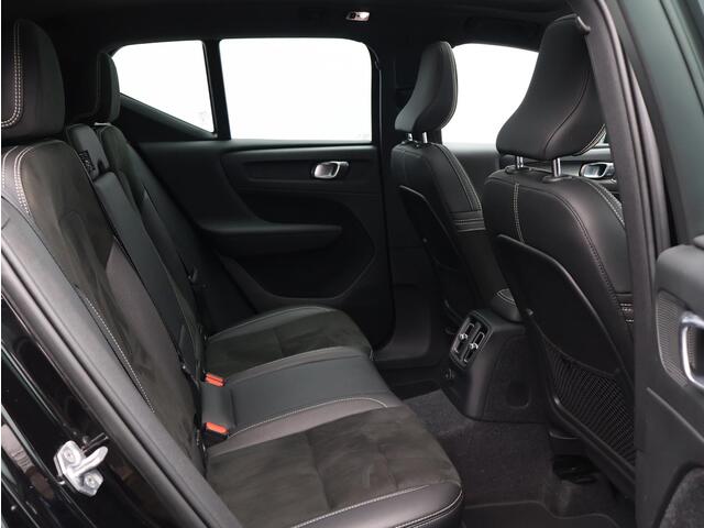 Volvo XC40 T5 262PK Plug in Hybrid R-Design / Trekhaak / Panoramadak / 360 Camera / Harman Kardon / BLIS / Adaptive Cruise / Keyless / All-Season /