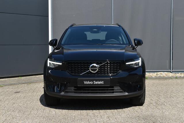 Volvo XC40 B4 Plus Dark | Trekhaak | Verwarmbare voorstoelen en stuurwiel | Premium audio by Harman Kardon | Apple carplay/Android auto | Verwarmbare voorruit