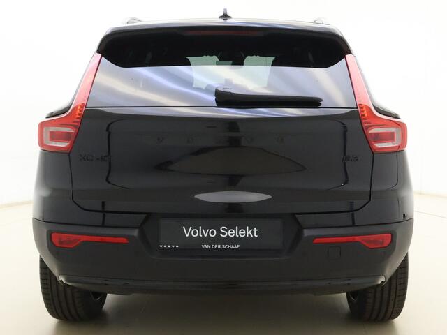 Volvo XC40 B3 177pk Plus Black Edition / Harman Kardon audio / Lighting / Elektrische stoelen met geheugen /