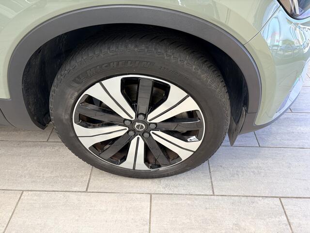 Volvo XC40 1.5 T5 Ultra Dark | Stuur Verwarming | Stoel Verwarming | Panorama Dak | Draadloos oplader Telefoon | Bliss | Camera | Parkeersensoren | Elektrische Achterklep | DAB | Harman Kardon |