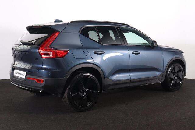 Volvo XC40 B3 Plus Black Edition - IntelliSafe Assist & Surround - 360º Camera - Harman/Kardon audio - Verwarmde voorstoelen & stuur - Parkeersensoren voor & achter - Elektr. bedienb. voorstoelen met geheugen links - Draadloze tel. lader - Standkachel - Extra getint