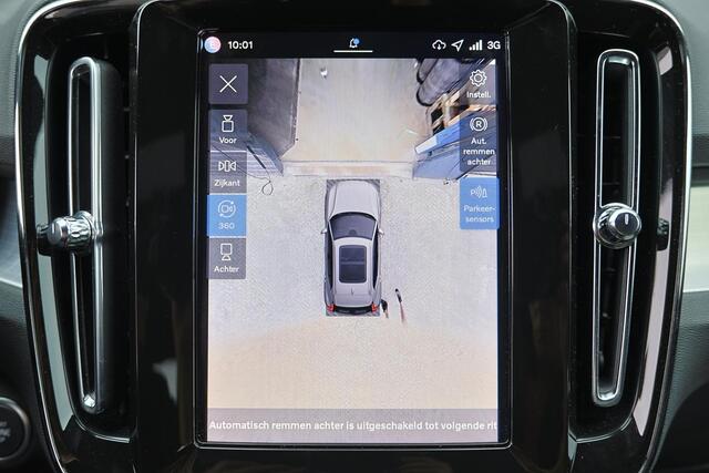 Volvo XC40 B3 Plus Black Edition - IntelliSafe Assist & Surround - 360º Camera - Harman/Kardon audio - Verwarmde voorstoelen & stuur - Parkeersensoren voor & achter - Elektr. bedienb. voorstoelen met geheugen links - Draadloze tel. lader - Standkachel - Extra getint