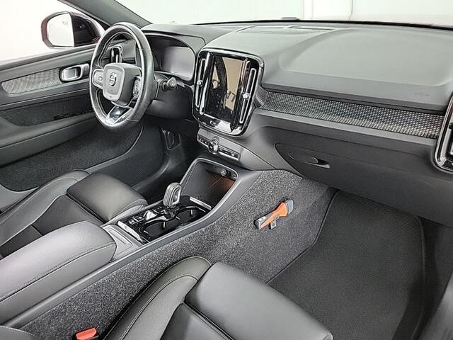 Volvo XC40 1.5 T3 R-DESIGN I WINTERPAKKET I HARMAN KARDON I P-CAMERA I LEDEREN BEKLEDING
