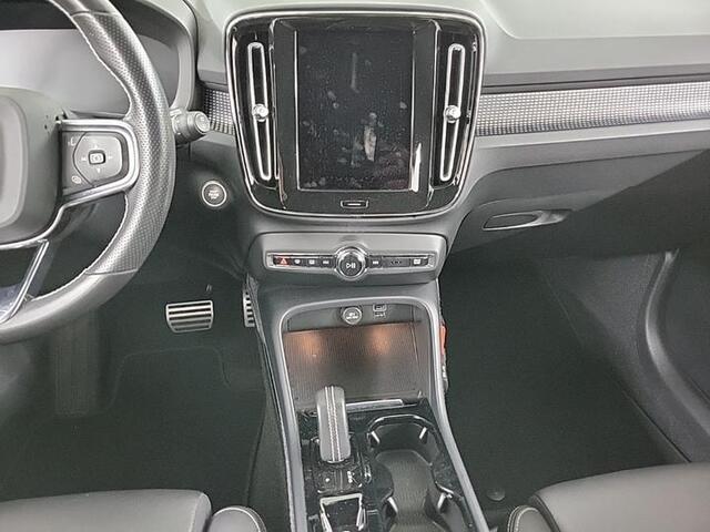 Volvo XC40 1.5 T3 R-DESIGN I WINTERPAKKET I HARMAN KARDON I P-CAMERA I LEDEREN BEKLEDING