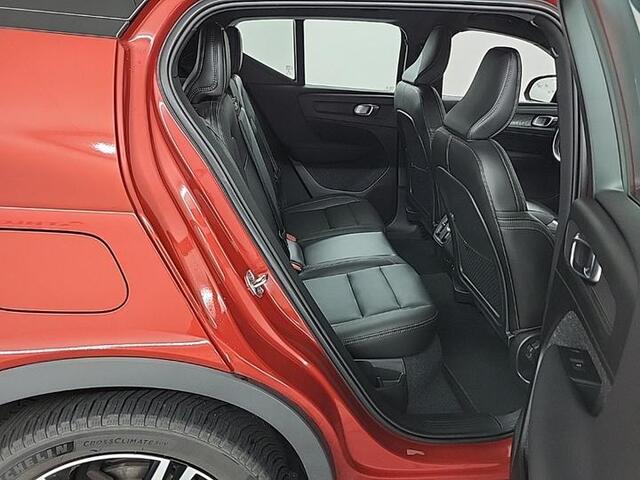 Volvo XC40 1.5 T3 R-DESIGN I WINTERPAKKET I HARMAN KARDON I P-CAMERA I LEDEREN BEKLEDING