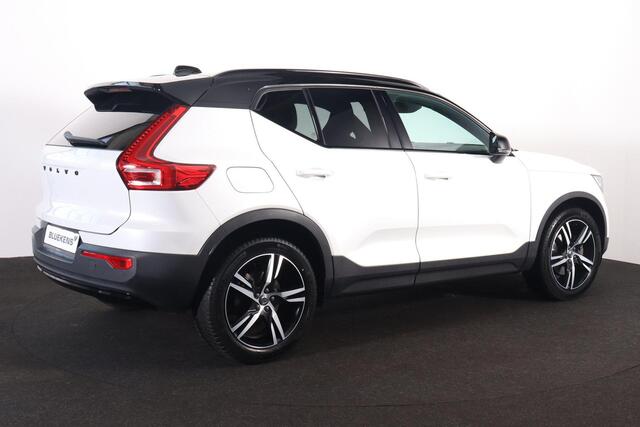 Volvo XC40 B4 (198pk) R-Design - IntelliSafe Assist & Surround - Harman/Kardon audio - Elektr. bedienb. voorstoelen - Extra getint glas - Parkeercamera achter - Verwarmde voorstoelen & stuur - Full LED koplampen met adapti
