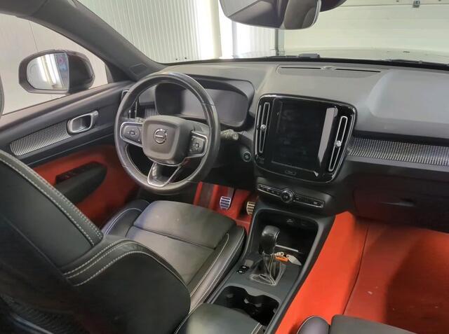 Volvo XC40 1.5 T2 130PK R-Design / Trekhaak / 1/2 Leder / Airco-ecc./ Navigatie / Stoelverwarming / Pdc./