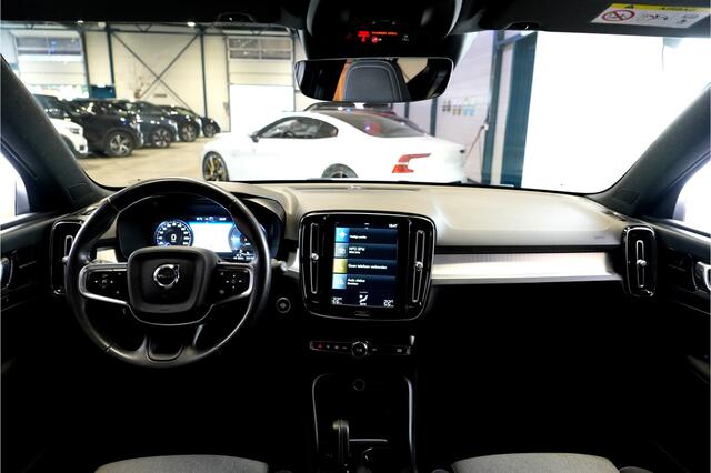 Volvo XC40 1.5 T4 155kW/211pk DCT7 Recharge R-Design PANORAMADAK + PILOT ASSIST + SPORTSTOELEN + 360 CAMERA + HARMAN/KARDON + ADAPT.CRUISE + LANE ASSIST + BLIS + KEYLESS ENTRY&GO + MISTLAMPEN VOOR + PARKSENSOREN + 19" LM-VELGEN!!