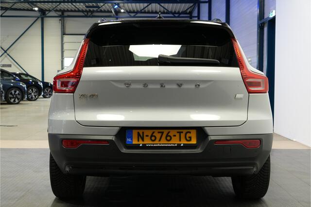 Volvo XC40 1.5 T4 Recharge 155kW/211pk DCT7 R-Design LEER/ALCANTARA + ADAPT.CRUISE + NAVI SENSUS + LANE ASSIST + PILOT ASSIST + STOEL-&STUURVERWARMING + CAMERA + KEYLESS ENTRY&GO + EL.TREKHAAK + PARKSENSOREN V&A + 19" LM-VELGEN!!