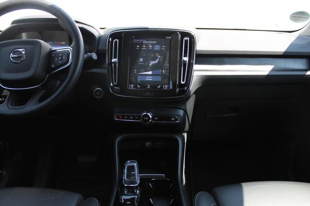 Volvo XC40 T5 262PK Automaat Recharge Inscription Lederen bekleding / Parkeersensoren met parkeercamera achter / Harman Kardon audio / Verwarmbare voorruit