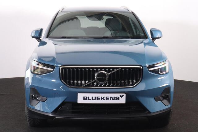 Volvo XC40 T4 Recharge Core Bright - IntelliSafe Assist & Surround - Parkeercamera achter - Verwarmde voorstoelen & stuur - Parkeersensoren voor & achter - Draadloze tel. lader - Extra getint glas - Inklapbare trekhaak - 19' LMV
