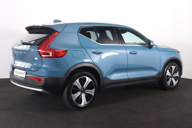 Volvo XC40 T4 Recharge Core Bright - IntelliSafe Assist & Surround - Parkeercamera achter - Verwarmde voorstoelen & stuur - Parkeersensoren voor & achter - Draadloze tel. lader - Extra getint glas - Inklapbare trekhaak - 19' LMV