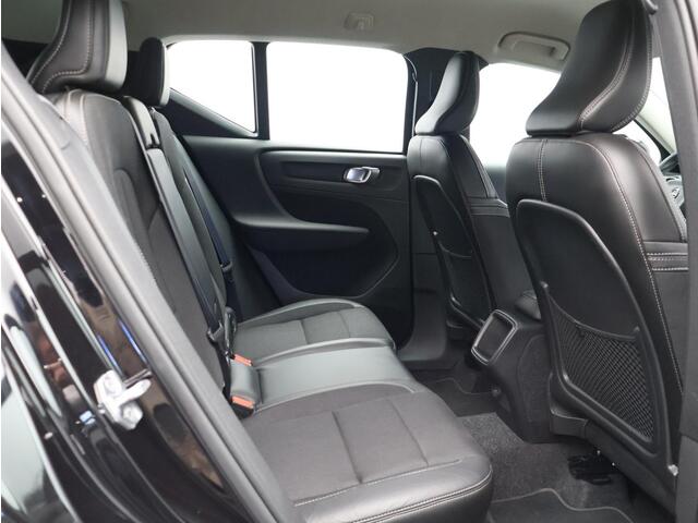 Volvo XC40 2.0 T4 Momentum / Adaptive Cruise / BLIS / Parkeercamera / Parkeersensoren V+A / All-Seasonbanden /